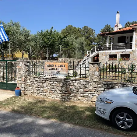 Miro & Lana Vacation Holiday home